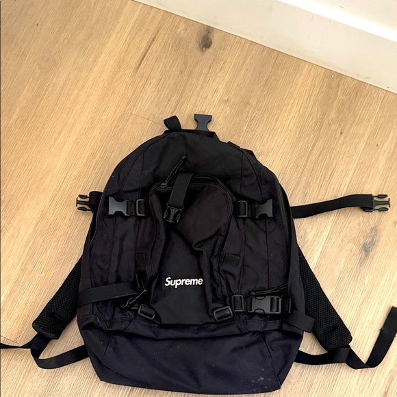 Supreme Classic Black Backpack - Picture 1 of 7